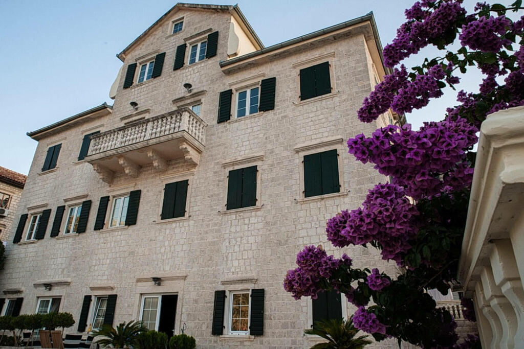 Main image of property: Kotor