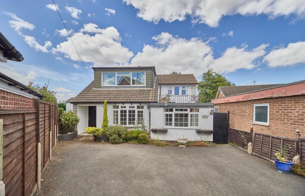 2-bed house on Briar Close, Burbage, £280,000