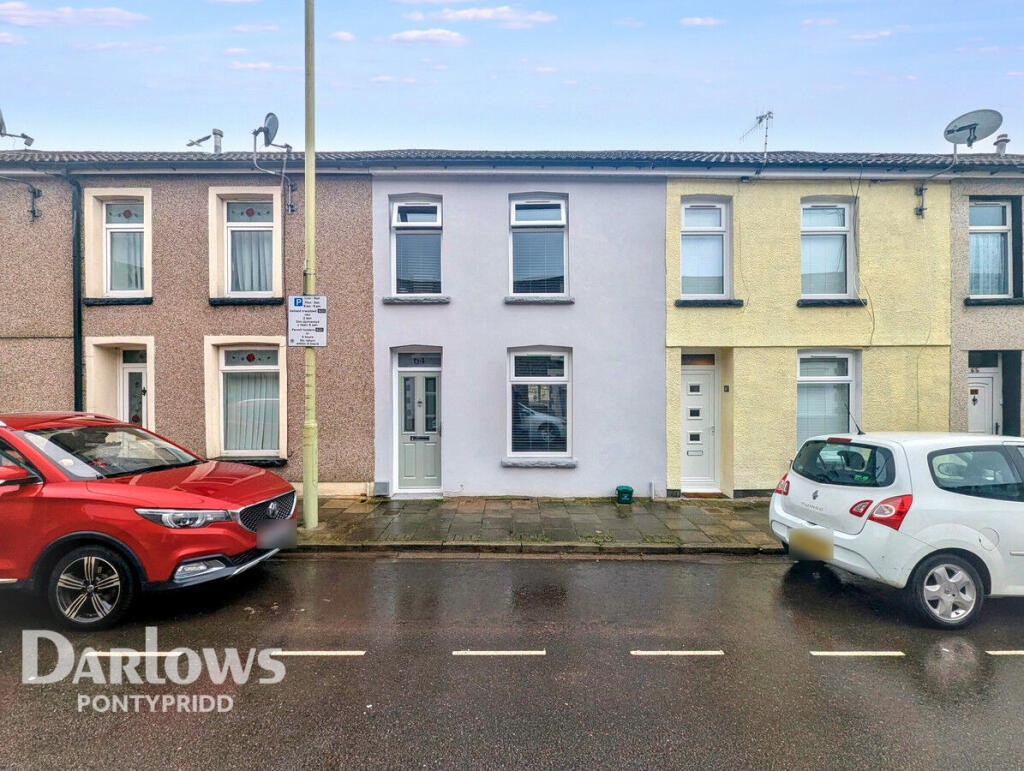 2-bed terraced on 33 East Street, £140,000