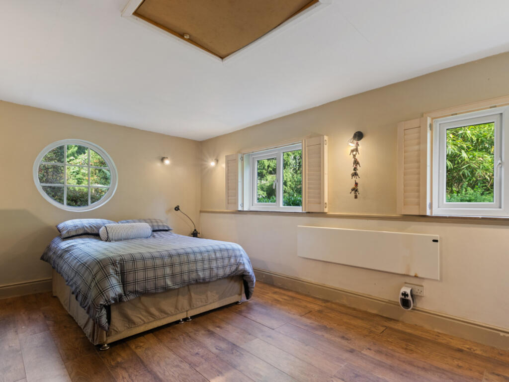 House in Guildford - View 4