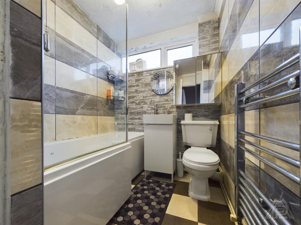 Peartree Close, South Ockendon, Essex, RM15 photo 4