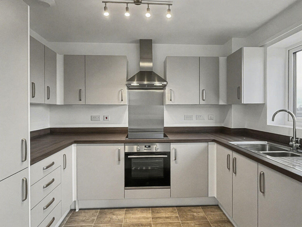 Apartment in Slough - View 2