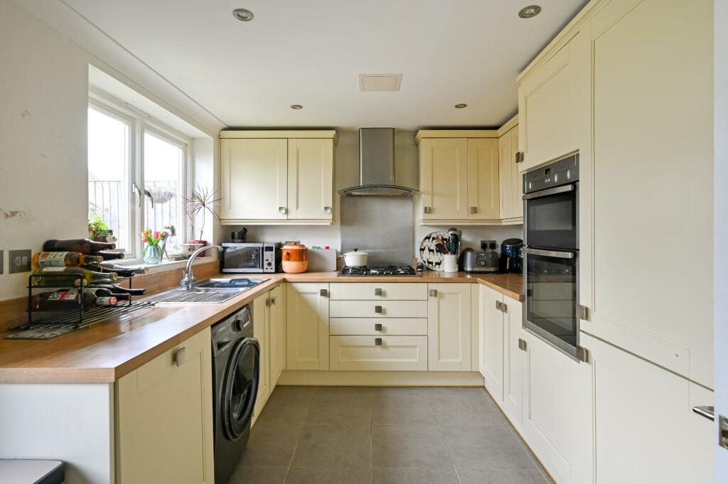 Havillands Place, Wye, Kent, TN25 photo 3