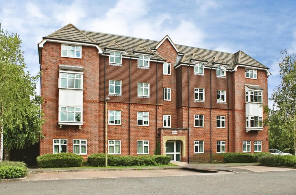 2-bed flat on Elder House The Hollies, Mapledurwell, Basingstoke, Hampshire, RG24, £200,000