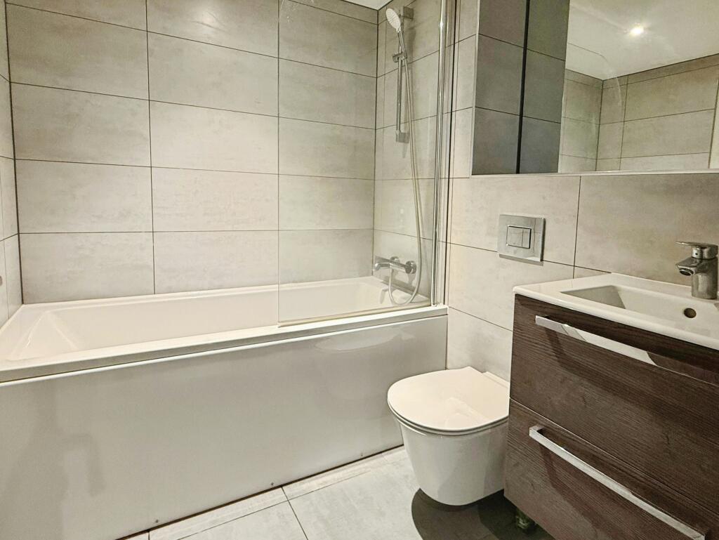 Apartment in Birmingham, West Midlands - View 4