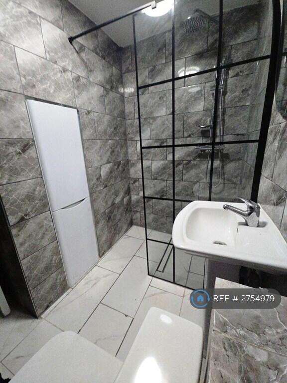 1 bedroom house share for rent