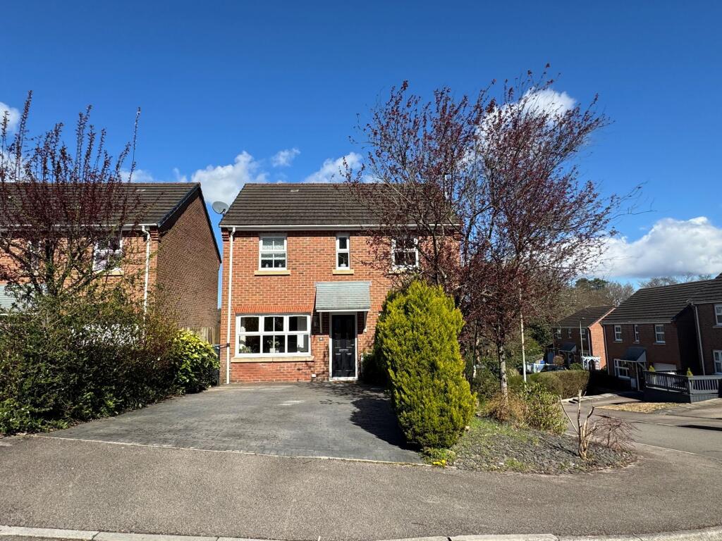 Main image of property: Cwm Braenar, Pontllanfraith, NP12