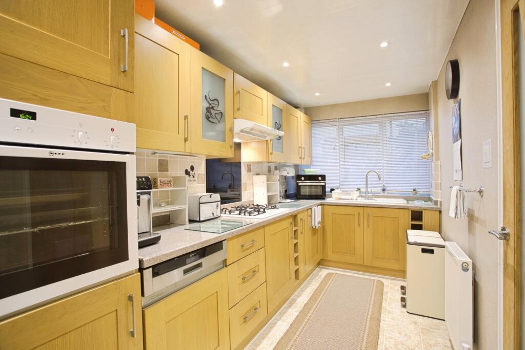 Oakham Close, London, SE6 photo 3