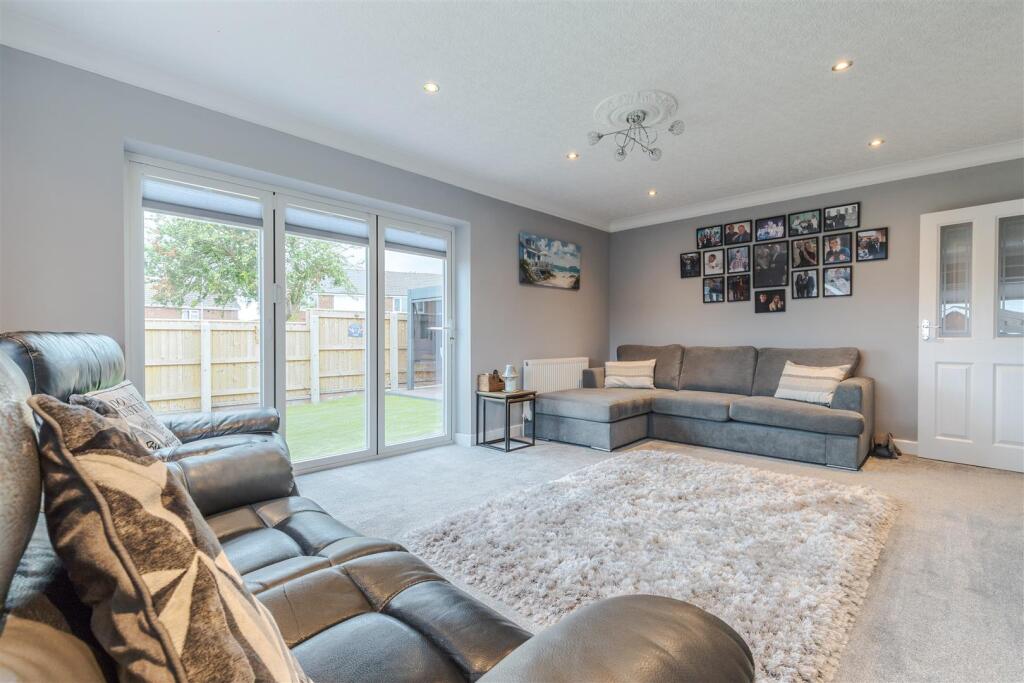 Windsor Crescent, Bottesford photo 3