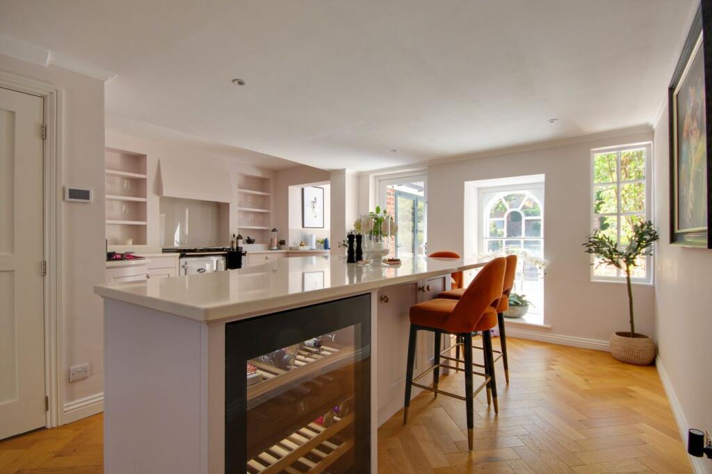House in Southampton - More
