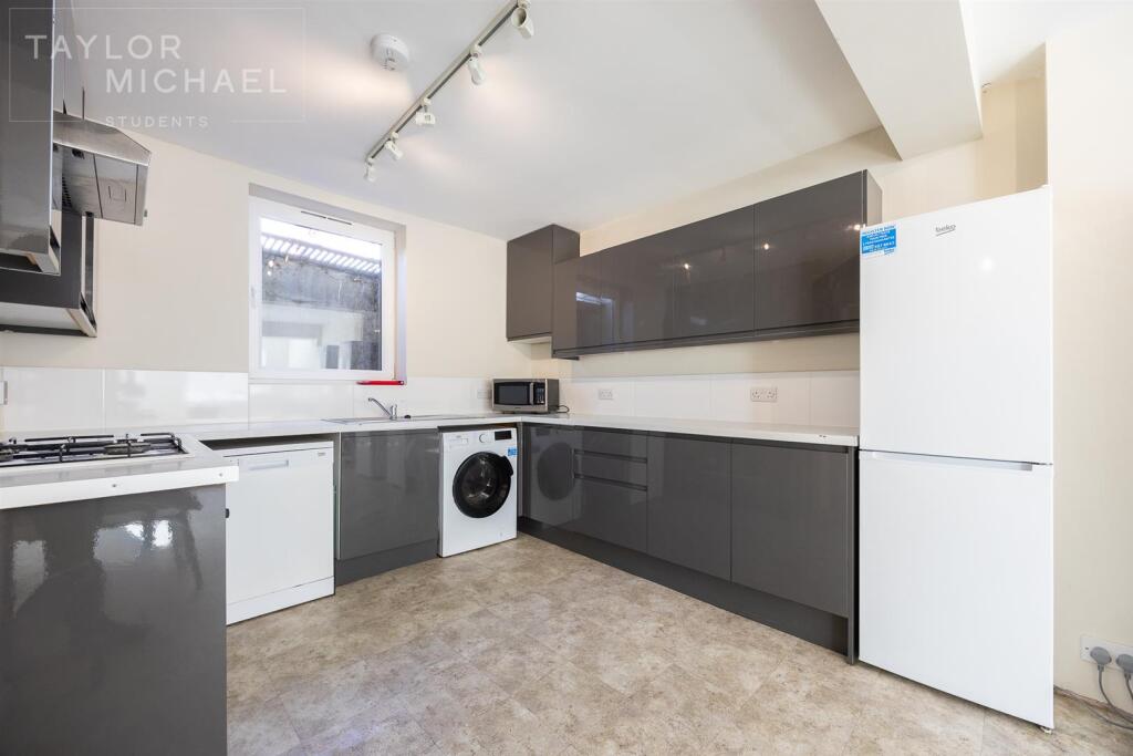 House in Brighton, Round Hill - View 2