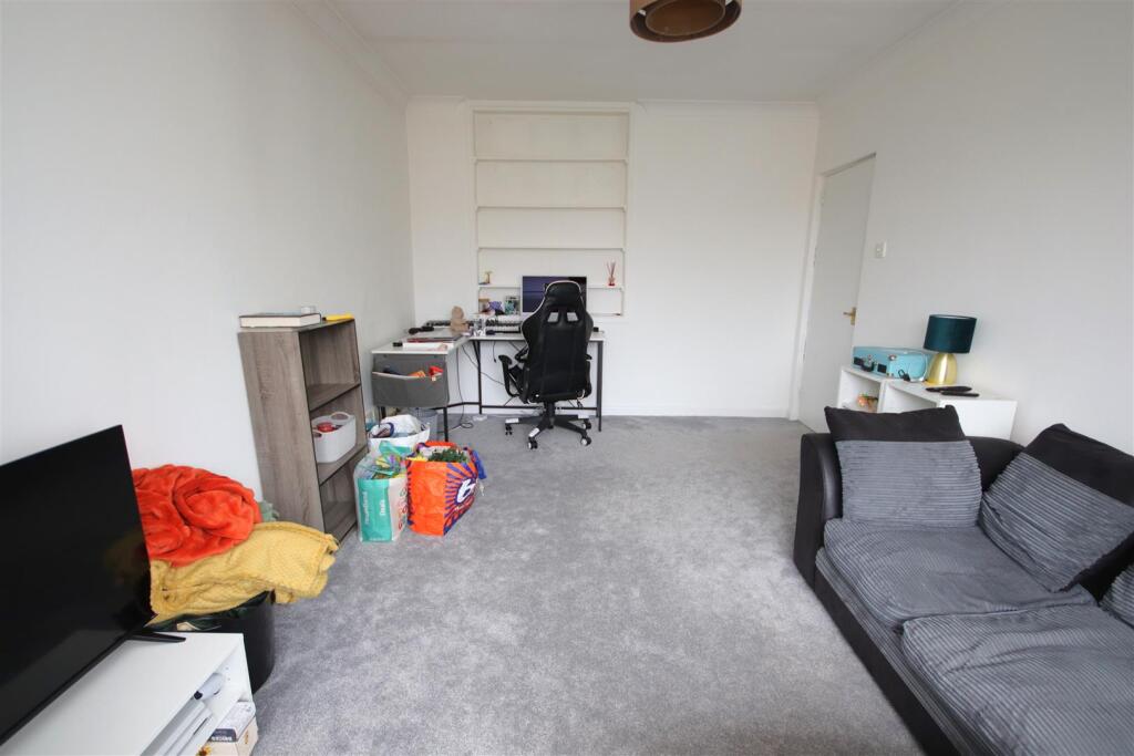 Apartment in Cambridge, Barnwell - View 4