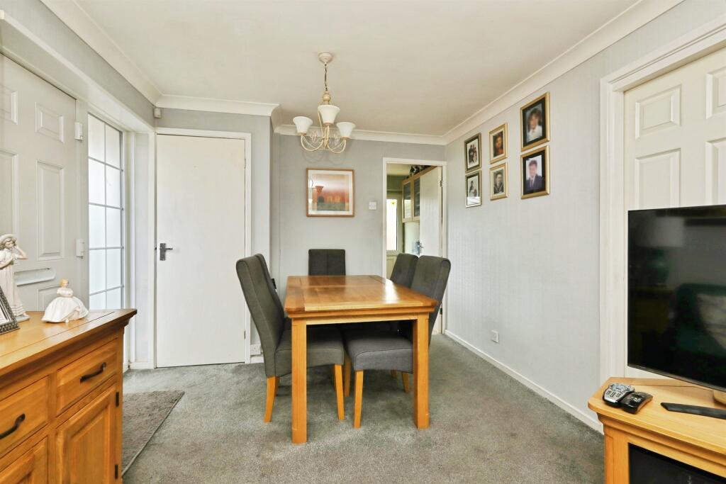 House in Doncaster, Hatfield - View 4