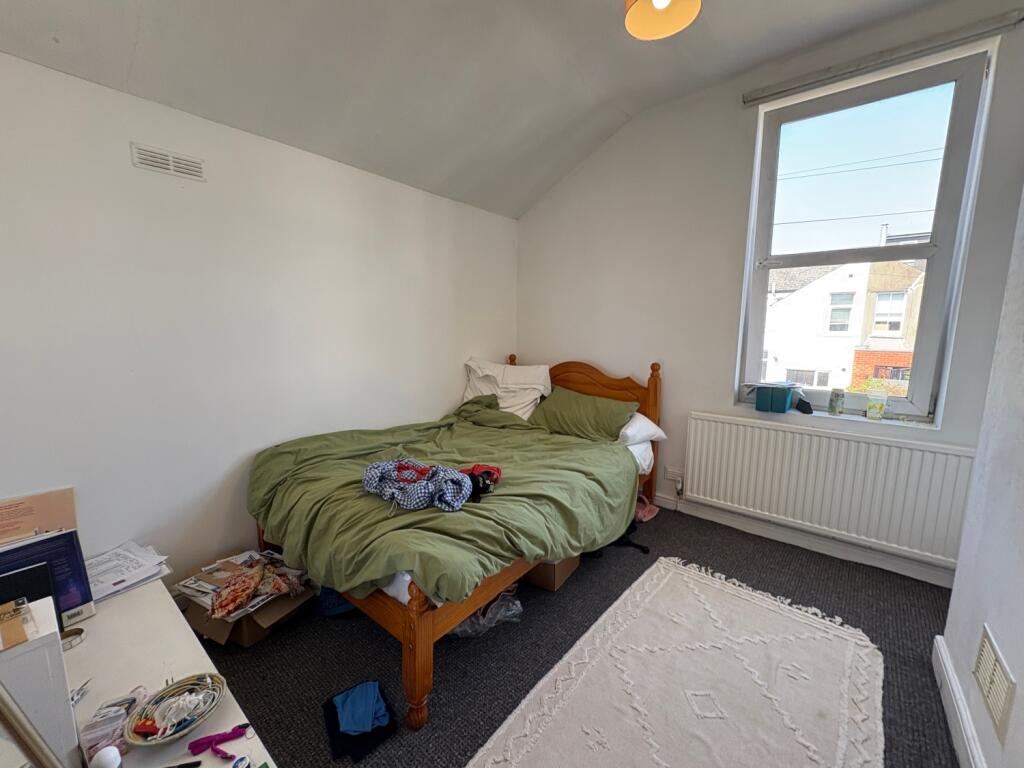 House in Cardiff, Gabalfa - More
