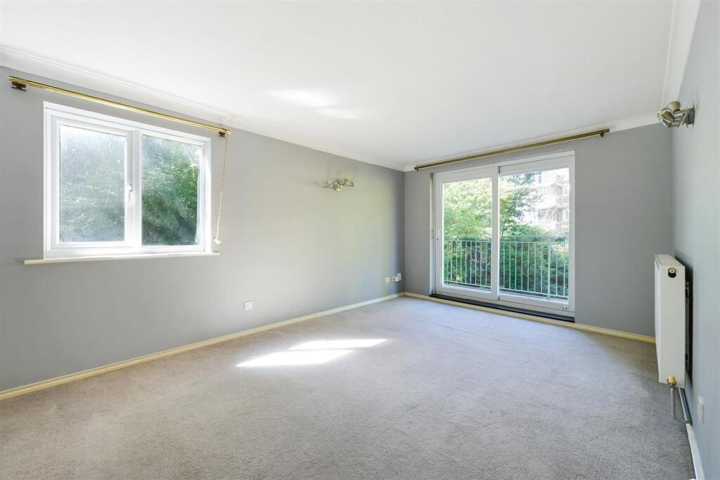 Apartment in Sutton - More