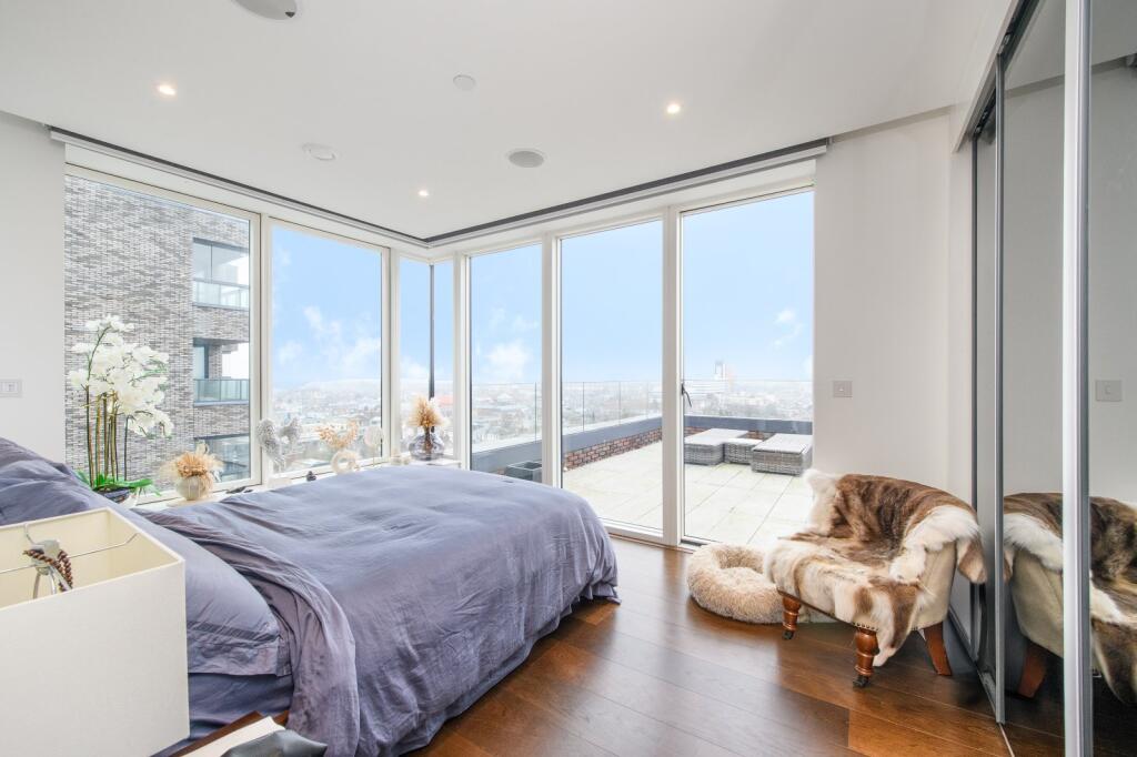 Apartment in London - More