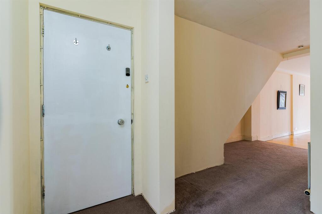 Apartment in Cardiff, Grangetown - View 4