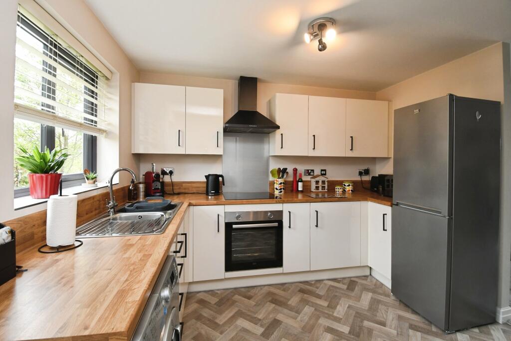 House in Lincoln, Lincolnshire - More