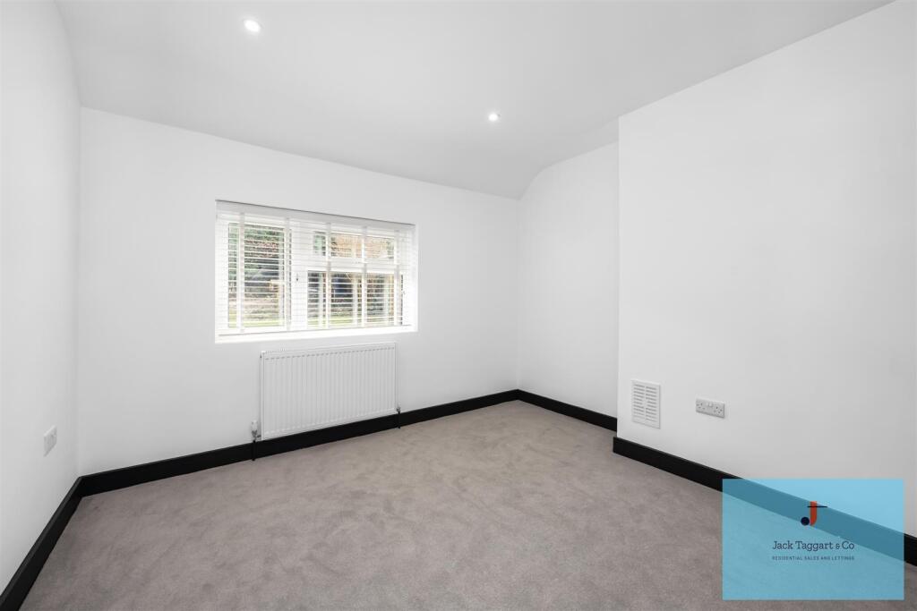 Rotherfield Crescent, Brighton - View 5