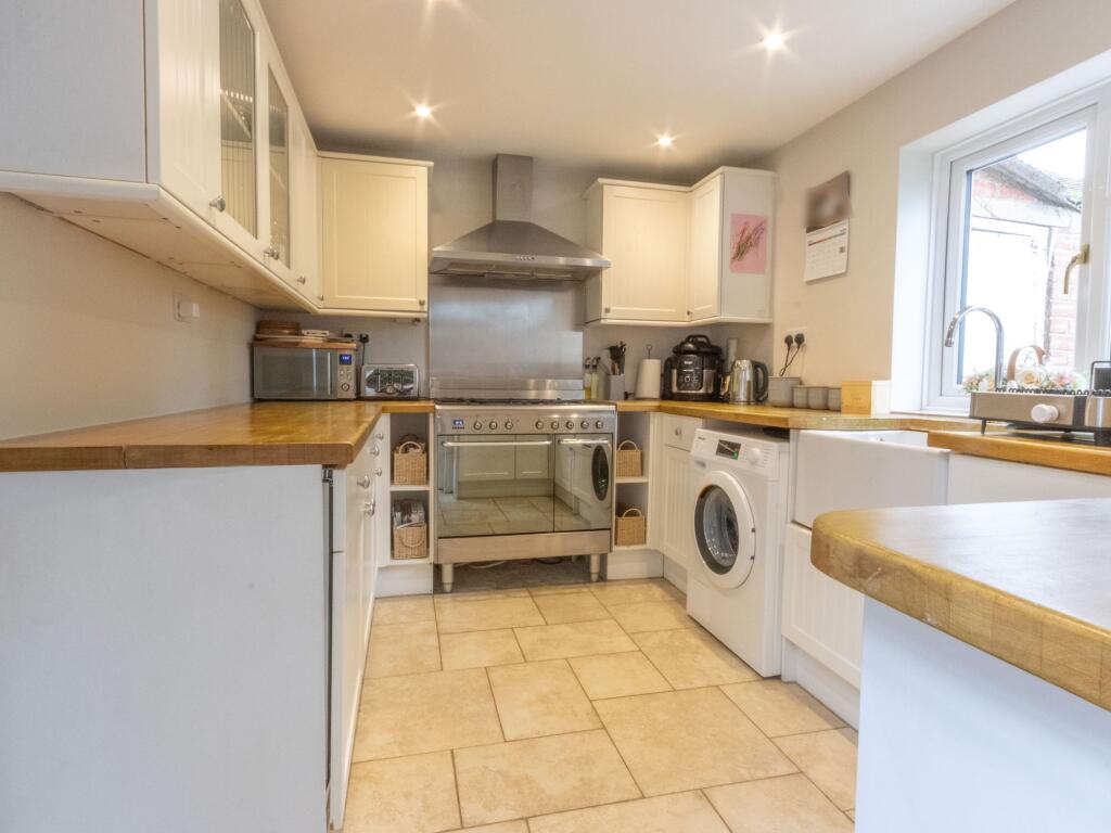 House in Blackwater, Darby Green, Yateley - View 2
