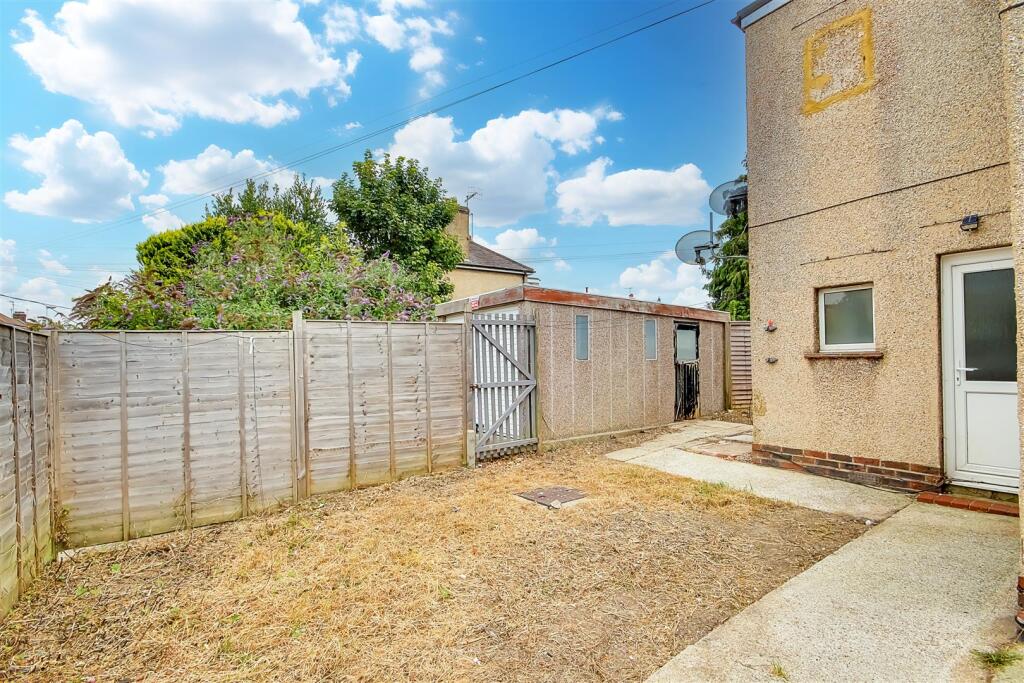 South Farm Road, Broadwater, BN14 - View 2