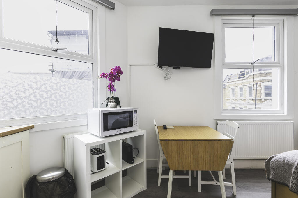 Studio flat for rent