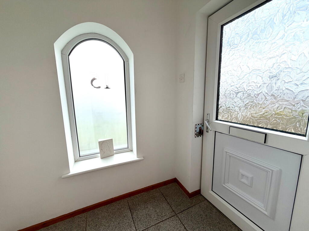 Greenside, Hoylandswaine, Sheffield, S36 7JH photo 5