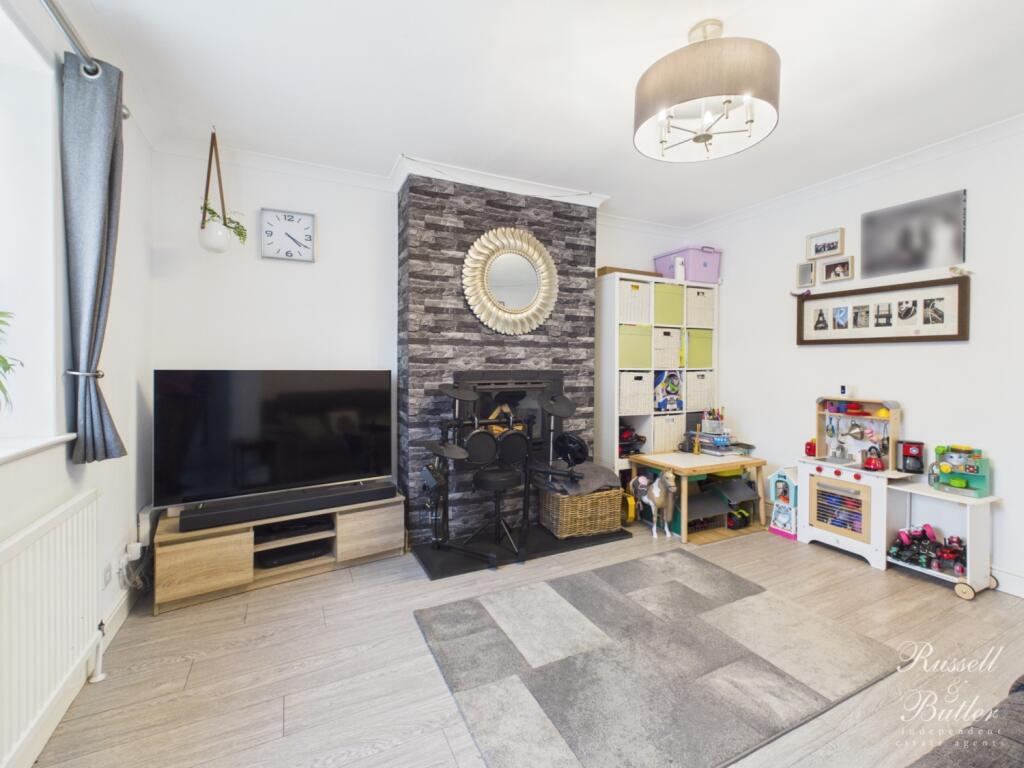 House in Milton Keynes, Charndon - More