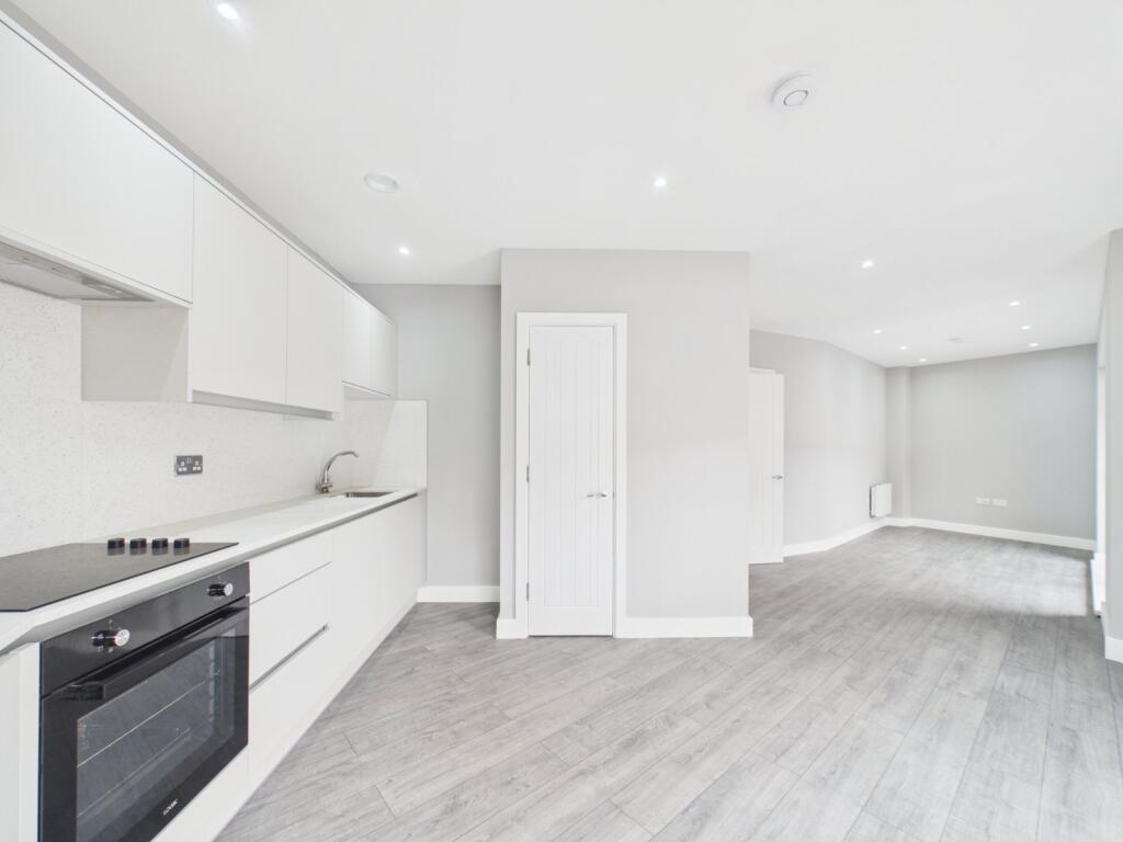 Apartment in Ilford - View 2