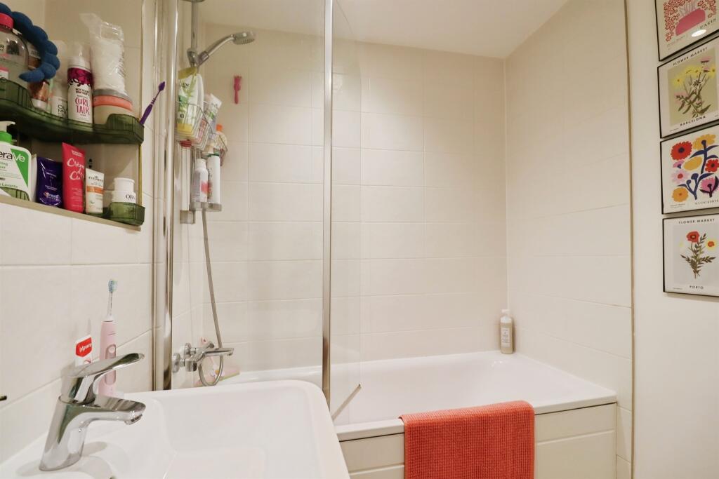 Apartment in Penarth, Vale of Glamorgan - More
