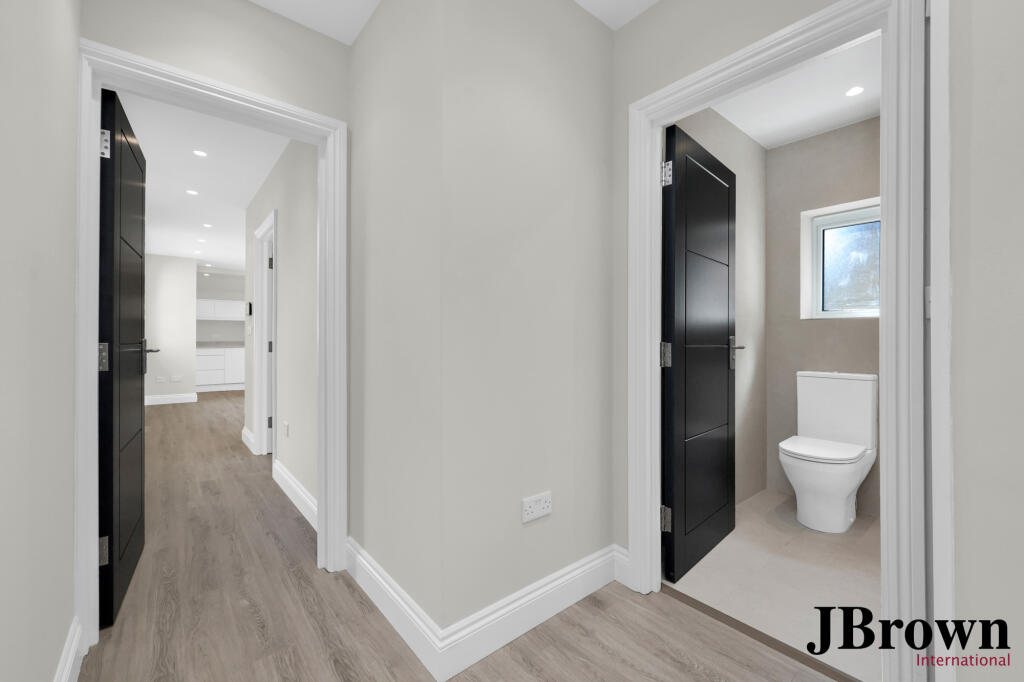 Apartment in Croydon - View 3