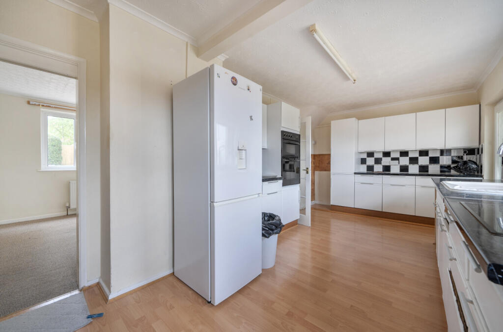 7, Memorial Avenue, Crewkerne, Somerset, TA18 photo 4