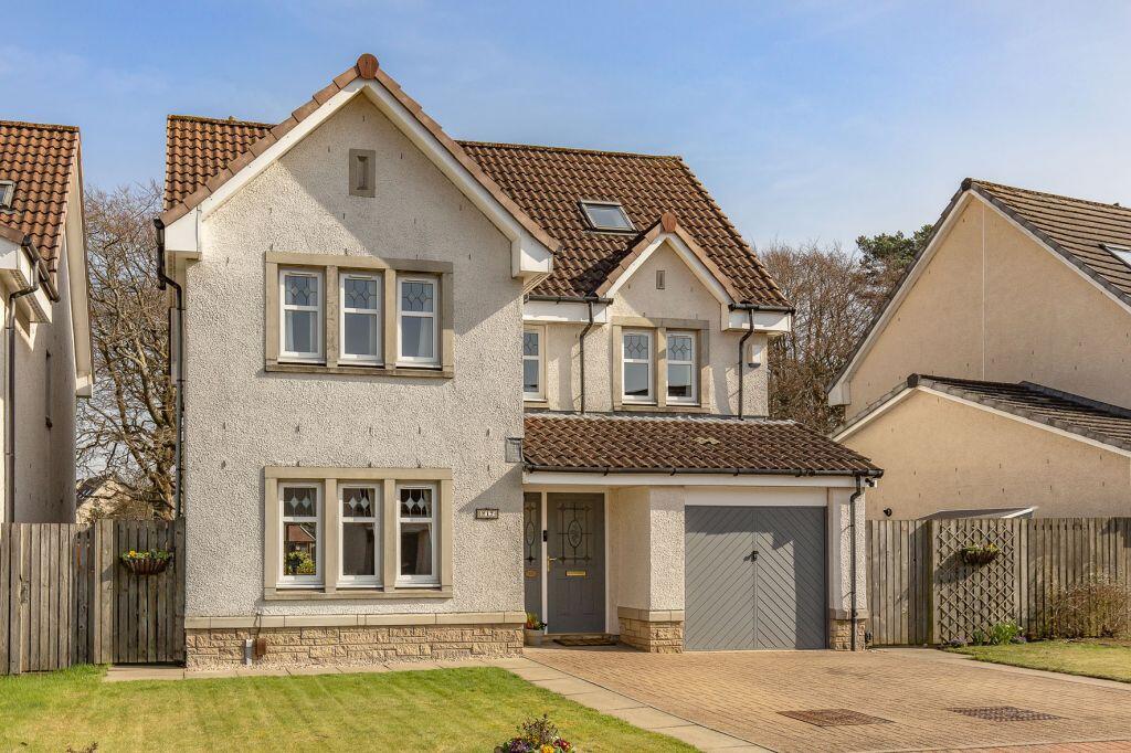 Main image of property: 17 Oakwood Park, Livingston, West Lothian, EH54 8AW
