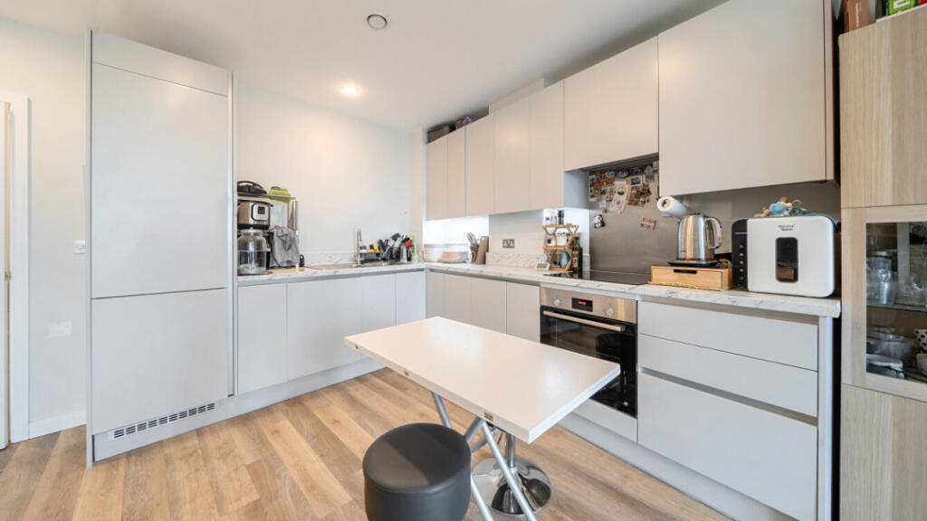 Apartment in Southall - More