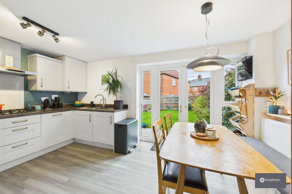 House in Brackley, Radstone Fields - View 4