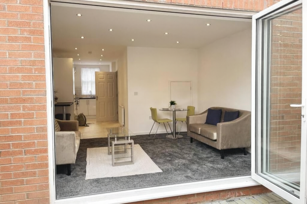 House in Warwick, Milverton, Royal Leamington Spa - More