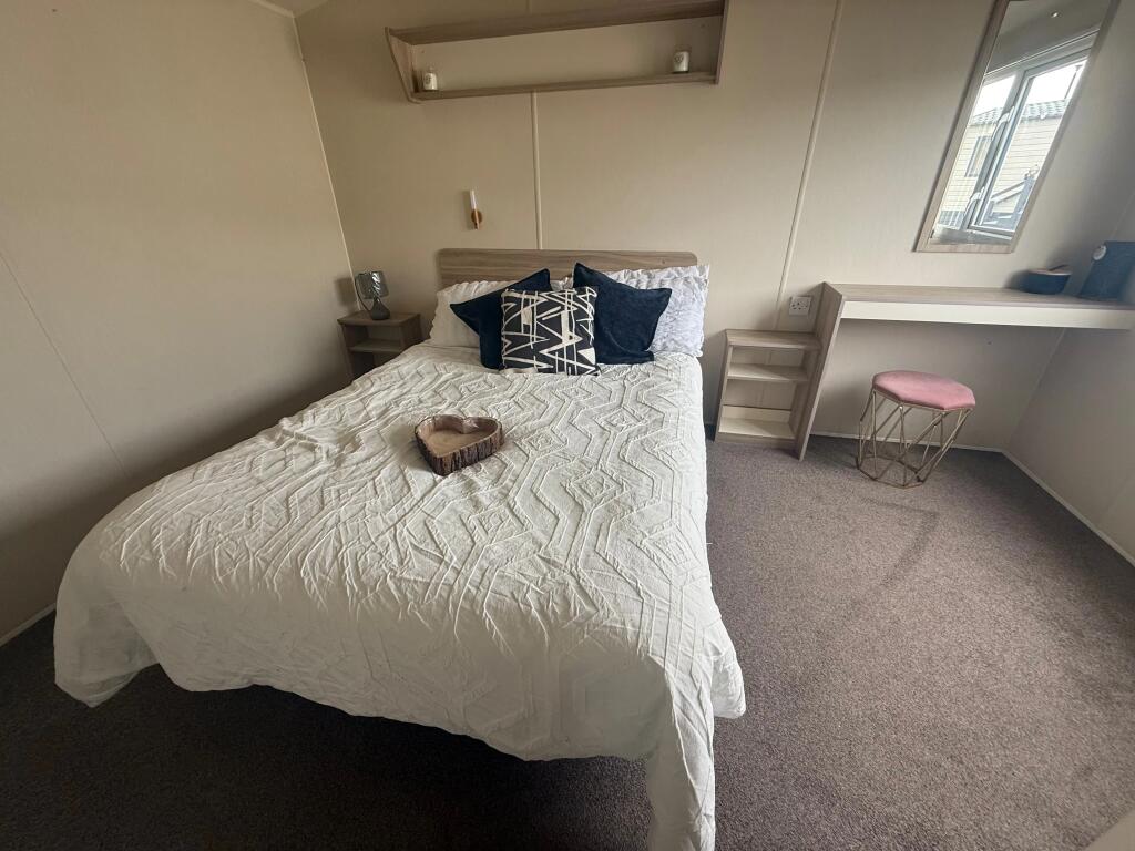2016 Willerby Etchingham, Felixstowe Beach Holiday Park, Walton Avenue, Felixstowe, Suffolk, IP11 2HA photo 4