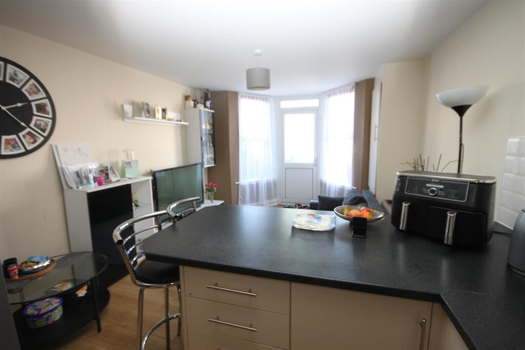 Apartment in Southend-on-Sea, Kursaal Estate, Southchurch - View 4