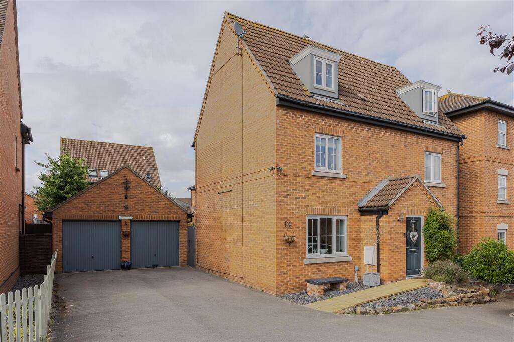 5-bed detached on Saffre Close, Winterton, £320,000