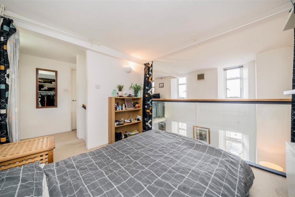 Apartment in London - View 3