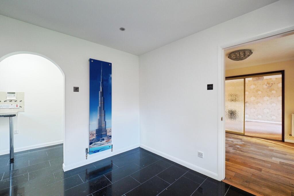House in Nottingham, Trowell Moor, Bramcote - More
