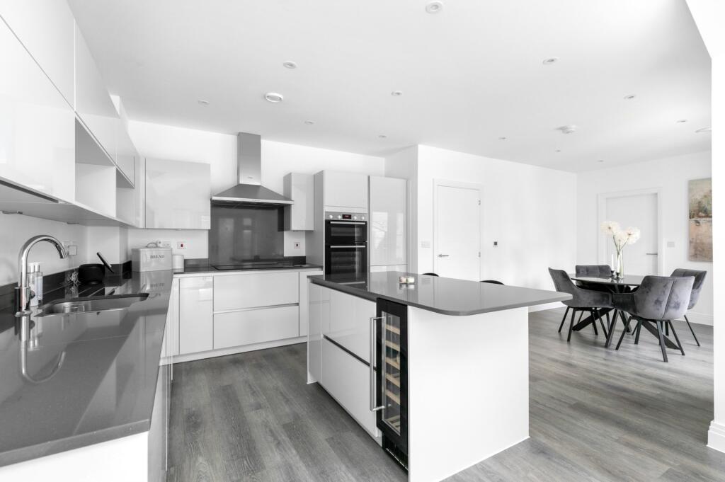 House in Arborfield Green, Finchampstead - View 5