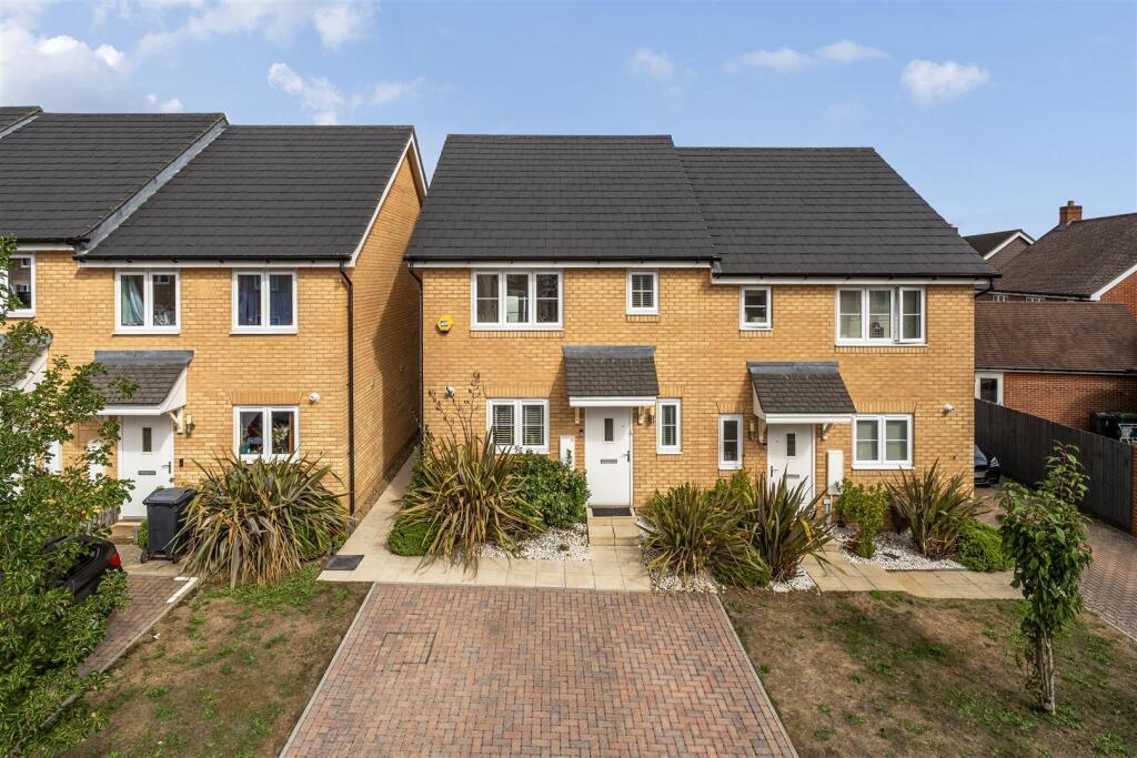 Main image of property: Little Knoxes Close, Maidstone