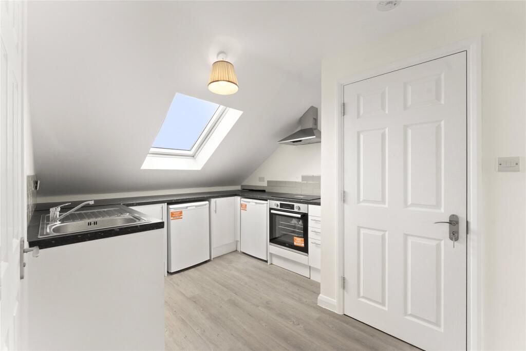 Apartment in London, Tolworth - View 2