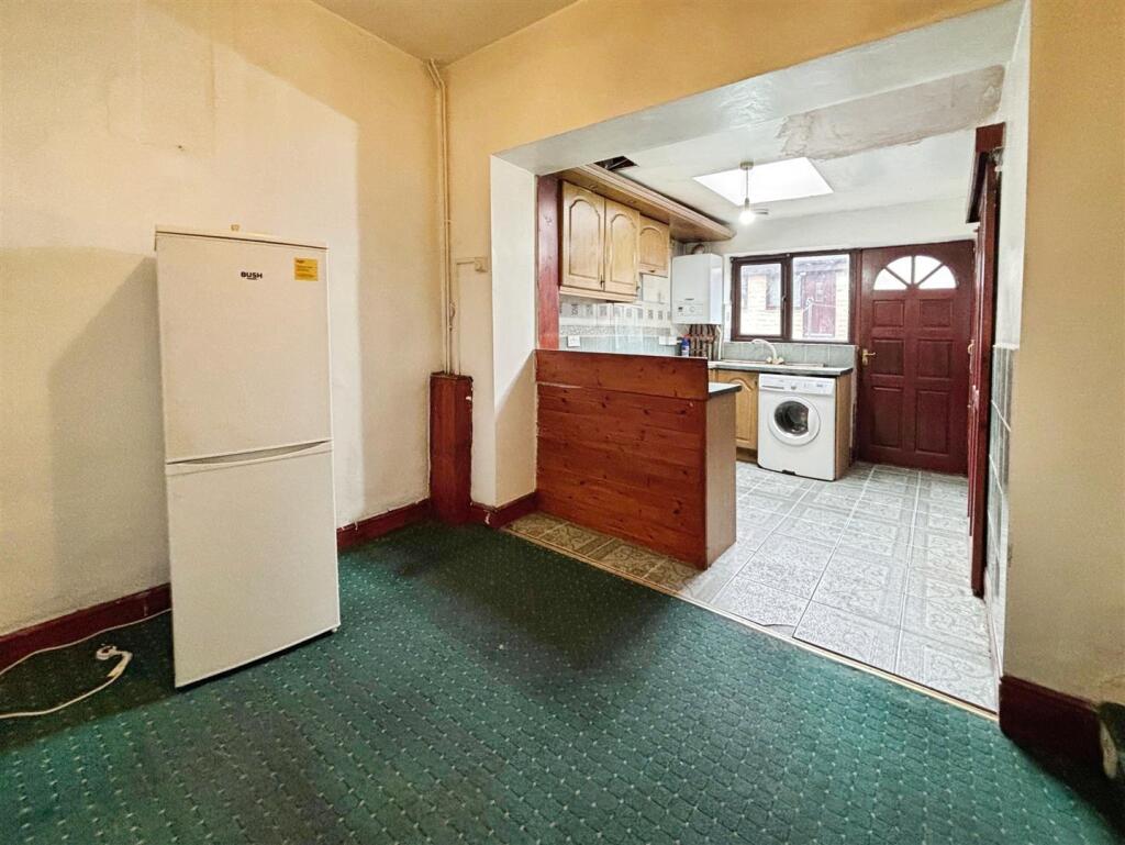 House in Bradford, Lidget Green, Scholemoor - View 4