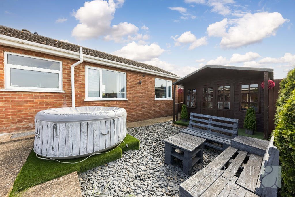 Larch Close, Attleborough photo 4