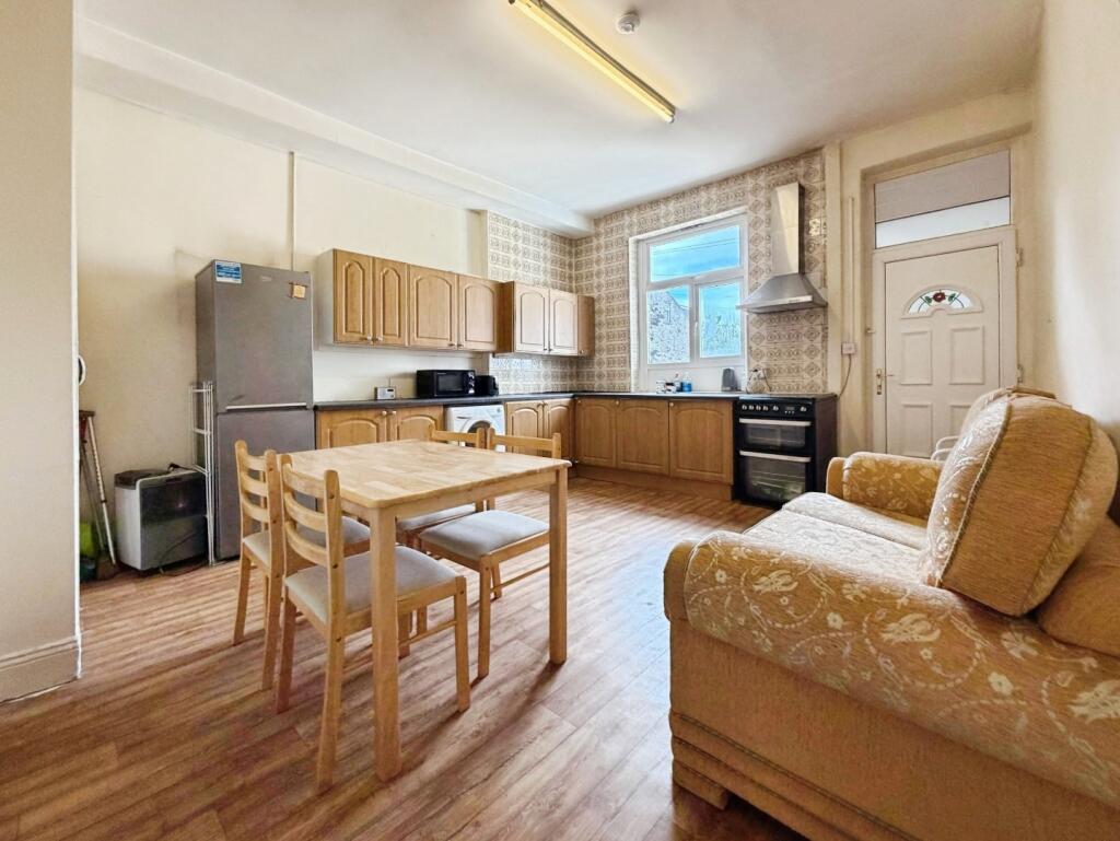 House in Bradford - View 4