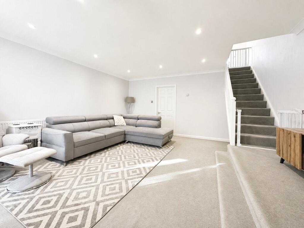 House in Surrey Heath, Surrey - View 2