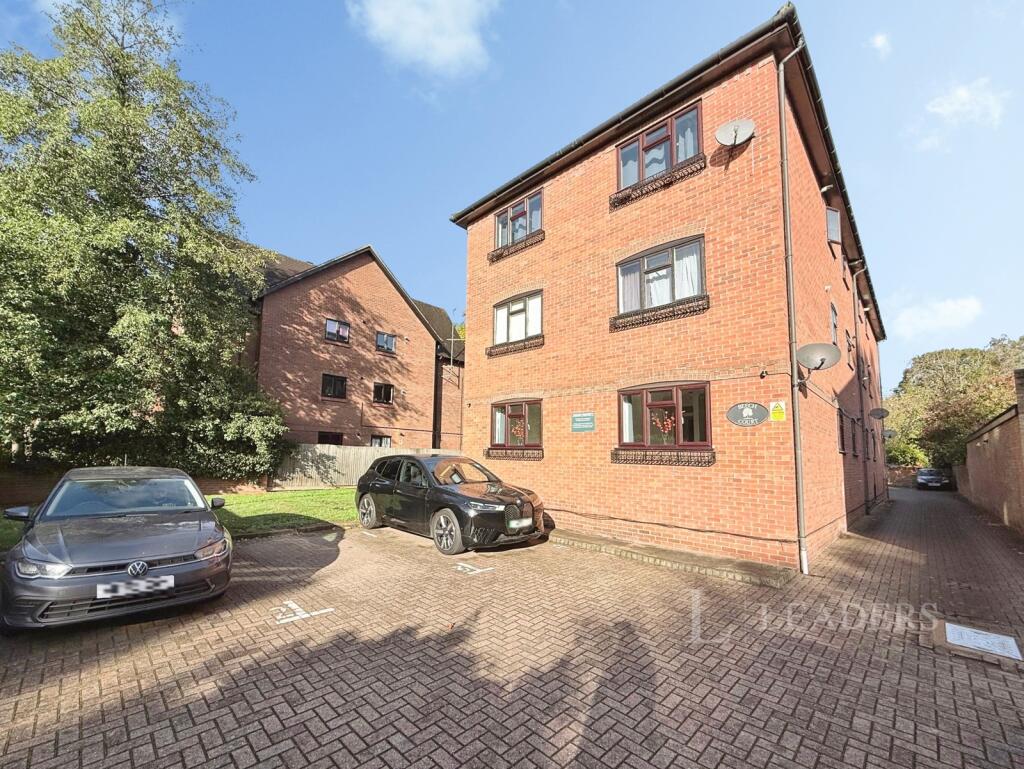 1-bed flat on Bromham Road, Bedford, Bedfordshire, £145,000