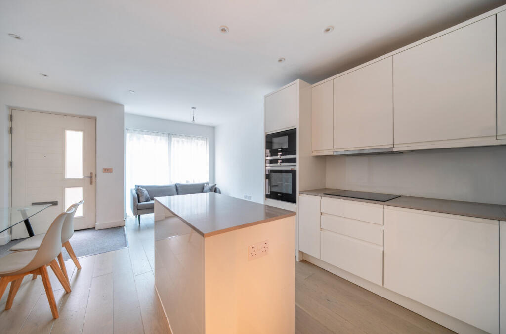 3-bed other on Bernera Walk, Colindale Garden, Colindale, NW9, £798,000